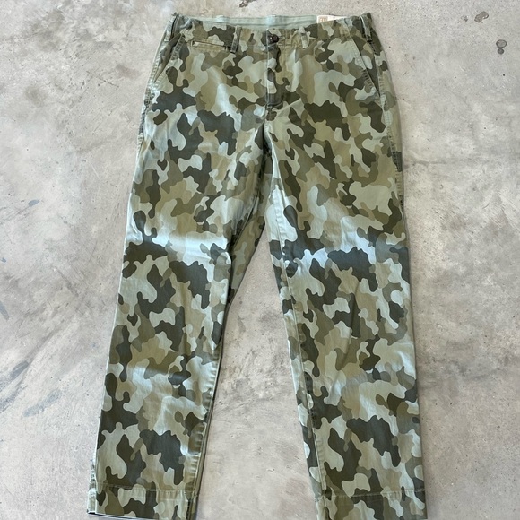 GAP Woman’s Camo Straight Khaki High Rise pants size 6 outdoor hiking country - Picture 2 of 7